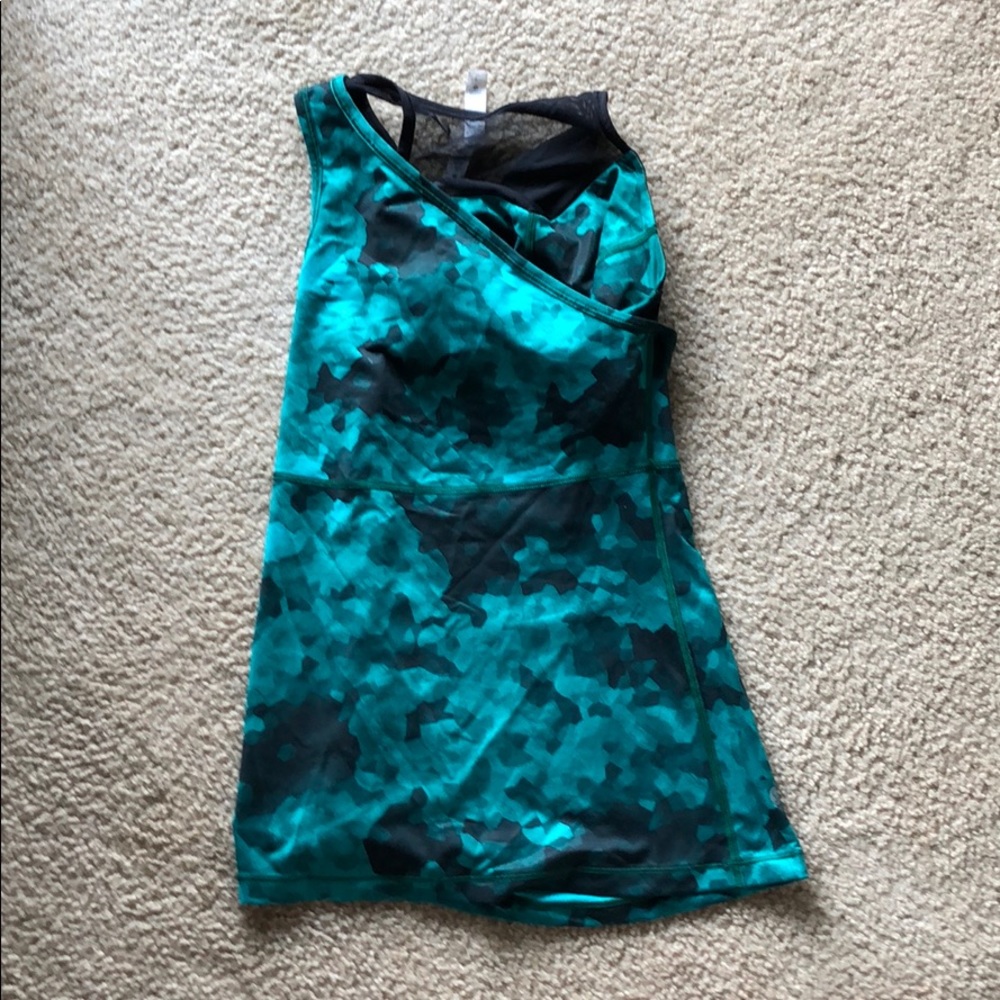 Size 6 emerald lulu top